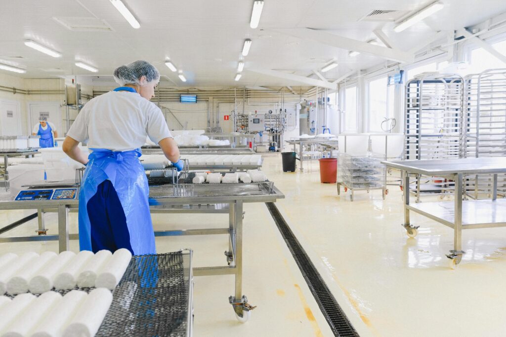 Clean food production and customer supply facility